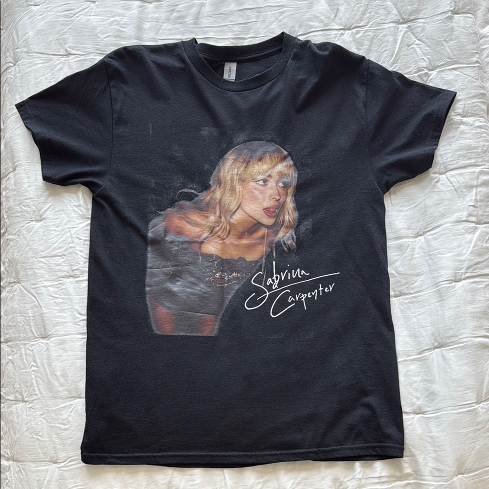 Black T-Shirt Sabrina Carpenter print